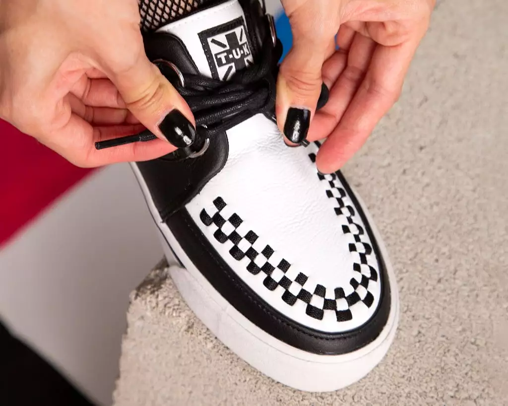 Black & White 2-Ring Creeper Sneaker